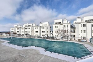 Community Amenities | Seasonal Swimming Pool