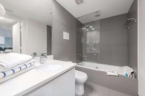 Miami Miami Beach 1 Deluxe Partial Ocean Vi Bathroom
