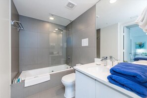 Miami Miami Beach 1 Deluxe Partial Ocean Vi Bathroom
