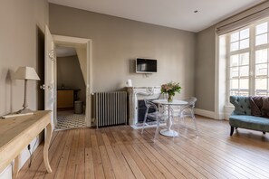 Living Room / Lounge