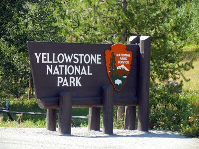 Log Retreat Near Yellowstone National Park w/Hot Tub