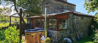 The Tower - sleeps 2 guests  in 1 bedroom