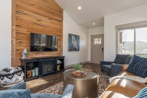 Entryway and Open Concept Floorplan