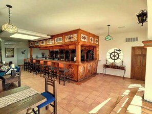 Bar (in der Unterkunft)