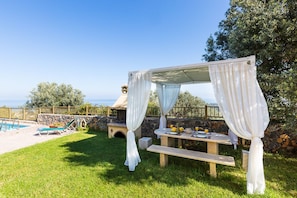 BBQ facilities available next to a lovely dining area.