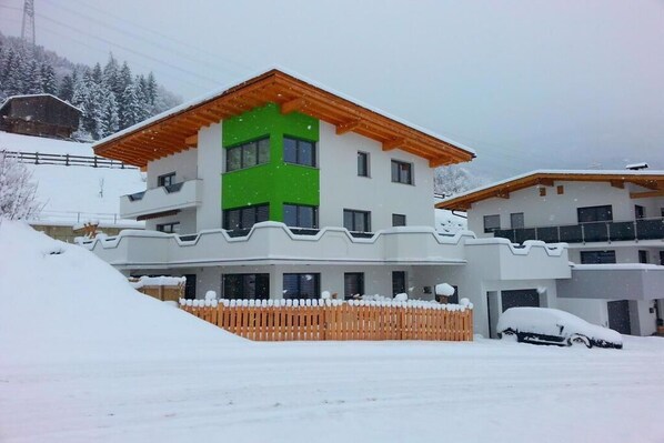 Unser Haus im Winter!