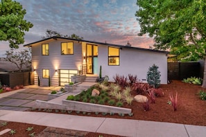Beautiful contemporary design in  quiet neighborhood