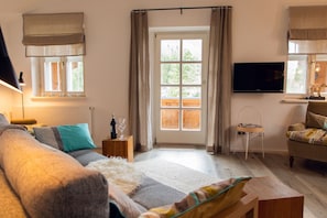 5 Sterne Ferienwohnung 68 qm mit separatem Schlafzimmer und Panorama-Balkon-Das Lissi Wohnraum