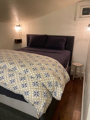 Master bedroom w/ Simmons hybrid mattress, bed side USB ports & high end linens