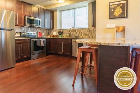 The high-end designer apartment offers fantastic amenities for your comfort and convenience.