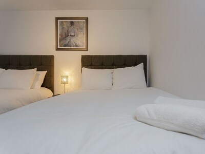 Quad room-Luxury-Private Bathroom-Occupancy 4