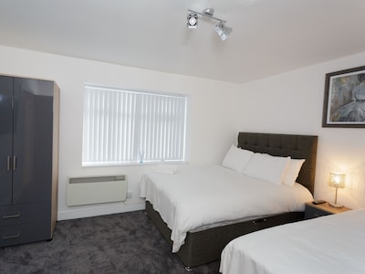 Quad room-Luxury-Private Bathroom-Occupancy 4