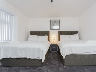 Quad room-Luxury-Private Bathroom-Occupancy 4