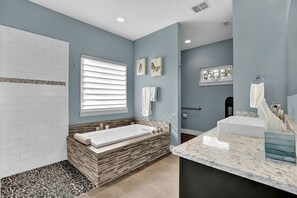 Large soaking tub to unwind.
