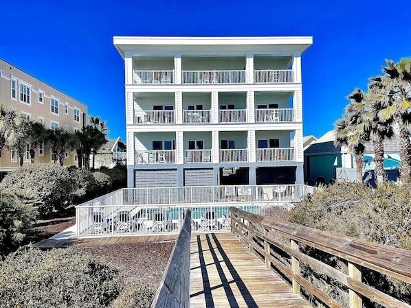 1116 Ocean Blvd. welcomes guests with an Oceanside pool and beach access