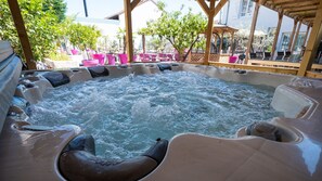 Outdoor spa tub