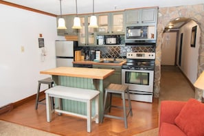 There is a fully equipped kitchen and counter-seating for four
