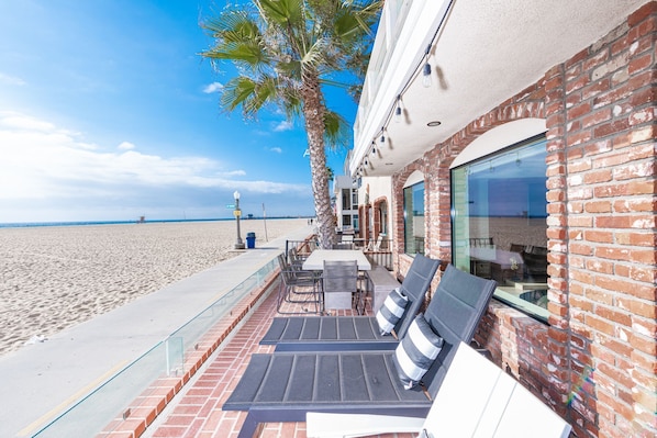 This oceanfront vacation home puts you at the foot of the soft sand beaches of Newport!