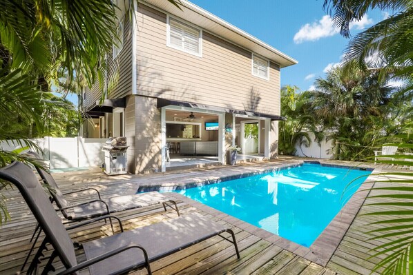 Beach Boutique Rentals-Bay Bungalow