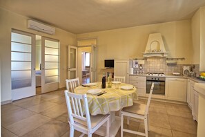 Dining Room, Kitchen