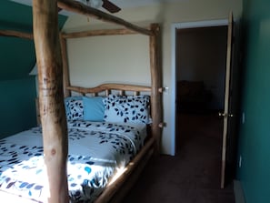 Woodland Suite - bedroom 1 - queen bed (upstairs)