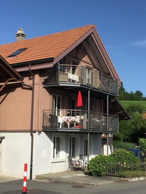 Parterre-Wohnung mit Gartensitzplatz