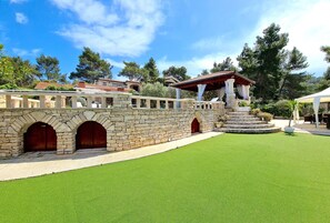 sport place Stone house-Villa Poplat, common area