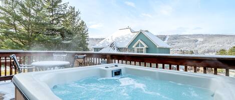 Villa Celeste Winter Hot Tub