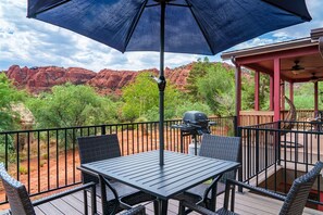 Red Rock Crossing home with breathtaking views