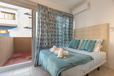 Holiday Apartment Edificio Apolo with Terrace & Air Conditioning; Street Parking Available