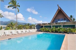 Maui Beach Hotel Pool3