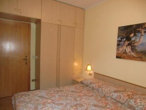 Bed room with double bed and wardrobe