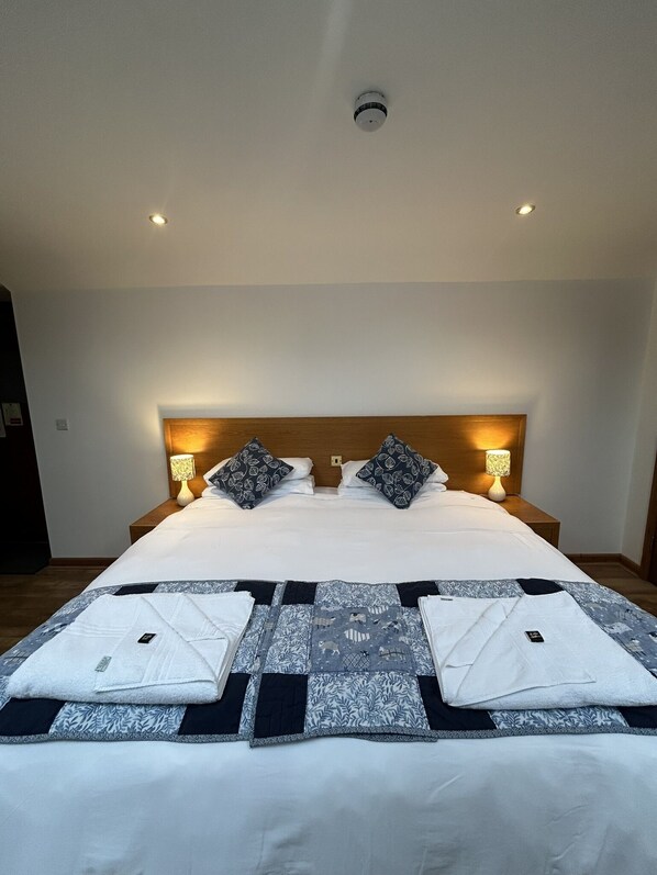 Room 3 - King size bed