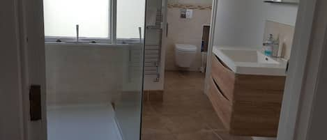 Big bathroom, with walk-in shower and heated floor