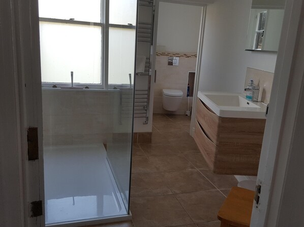 Big bathroom, with walk-in shower and heated floor