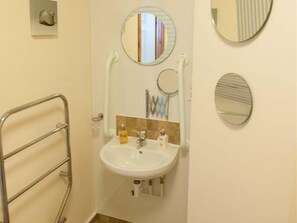 Glenernan Bothy Shower Room