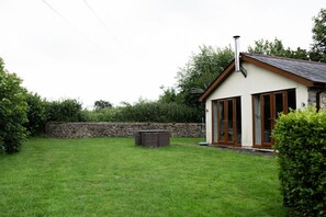 garden space & seating area