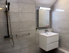 Swallows Wetroom