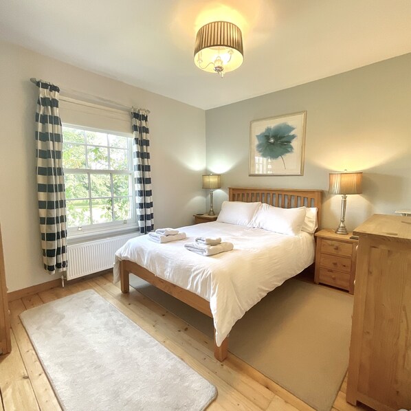 Old Post cottage main bedroom