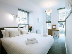 apartment 3, master bedroom