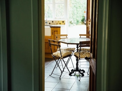 Cottage-Private Bathroom