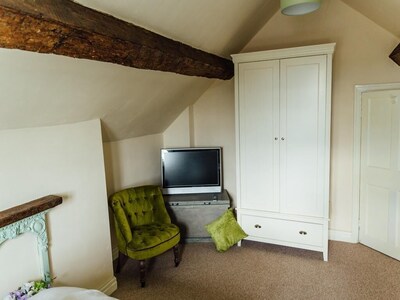 Cottage-Private Bathroom