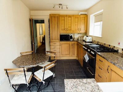 Cottage-Private Bathroom