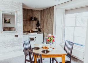 Thistle - Studio Apartment