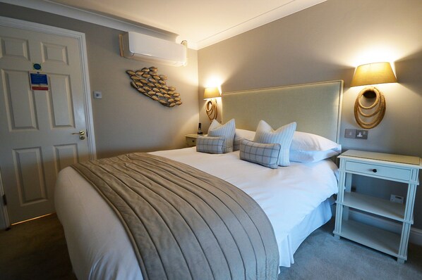 Hurst double en-suite room.