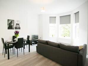 Bring Living Dining area