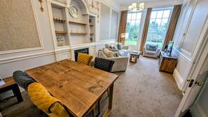 Haambleton Lounge