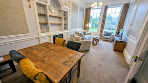 Haambleton Lounge