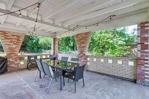 Covered Patio | Outdoor Dining | Gas Grill