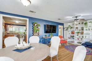 Dining & Living Area | Free WiFi | Central A/C